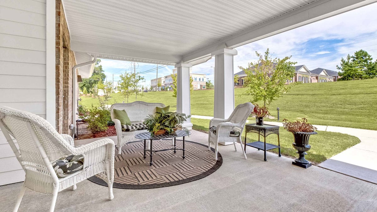 The outdoor patio at Shads Landing